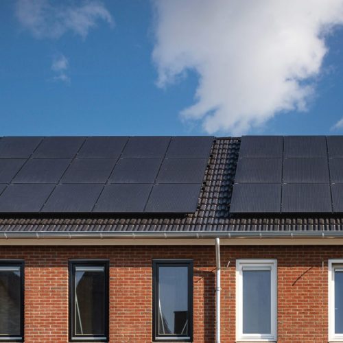 Newly,Build,Houses,With,Solar,Panels,Attached,On,The,Roof