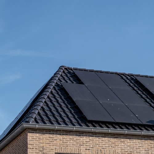 Newly,Build,Houses,With,Solar,Panels,Attached,On,The,Roof